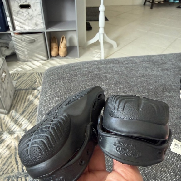 EUC Jibbitz by CROCS Kids Black Water Shoes XXS C4/5 Baby UNISEX - Picture 10 of 16